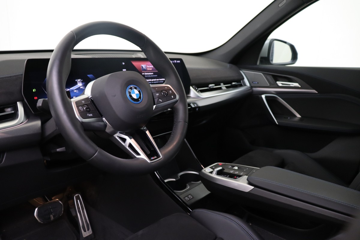 BMW iX1