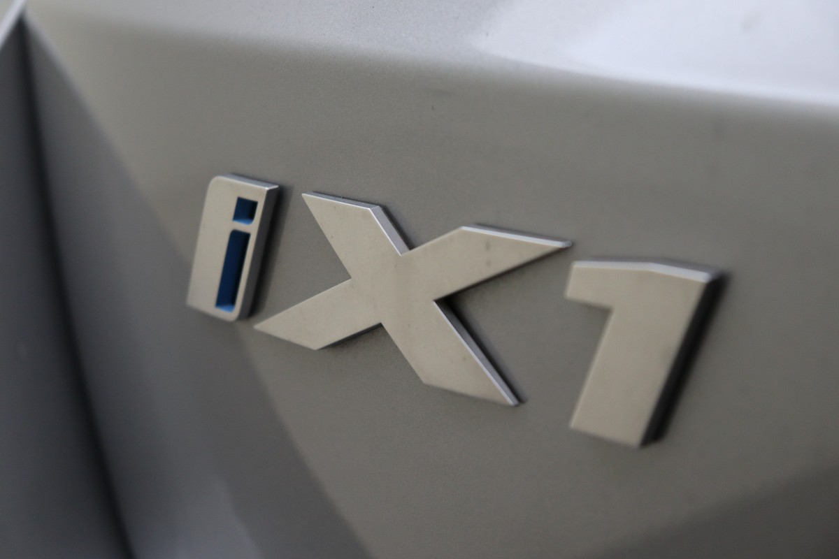 BMW iX1
