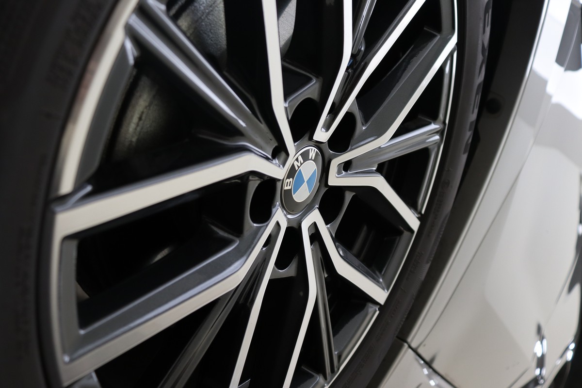 BMW iX1