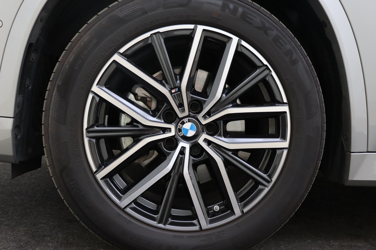 BMW iX1