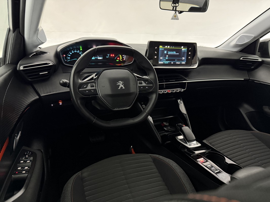 Peugeot e-208