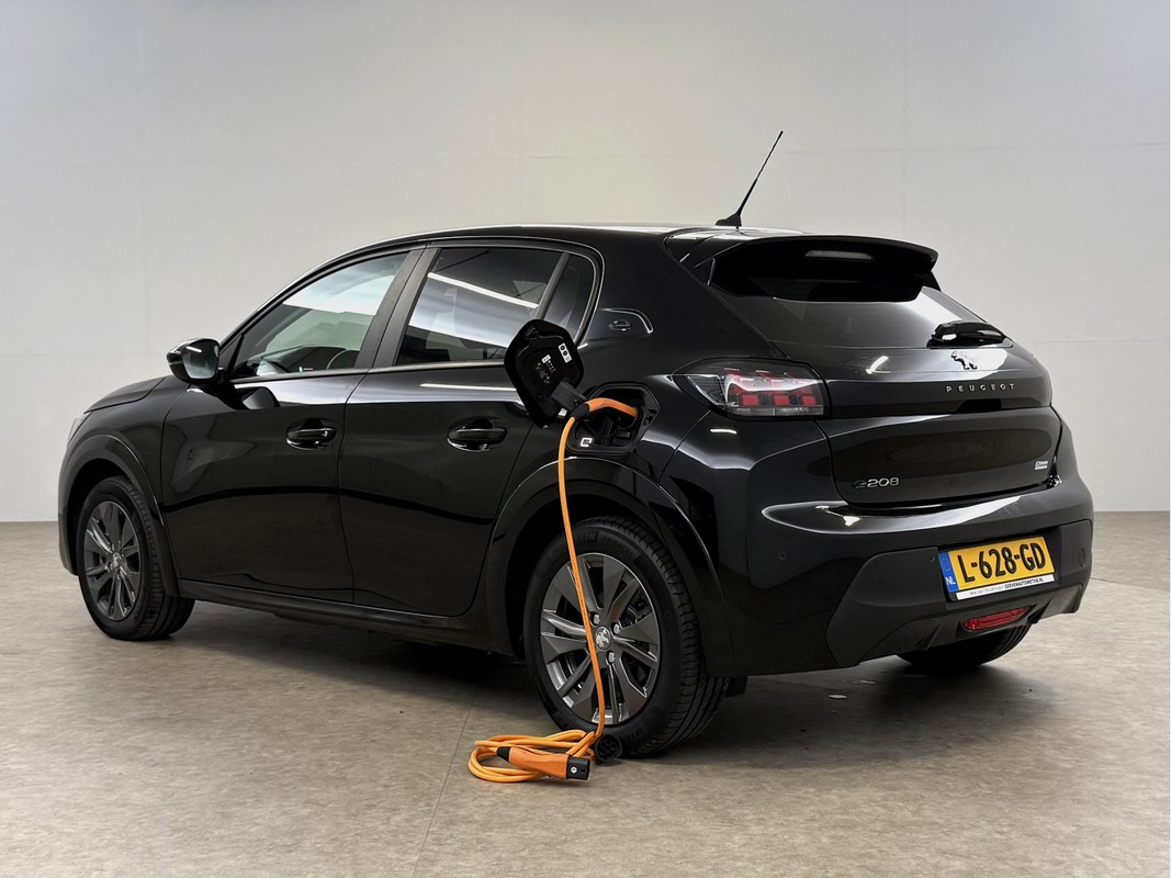 Peugeot e-208