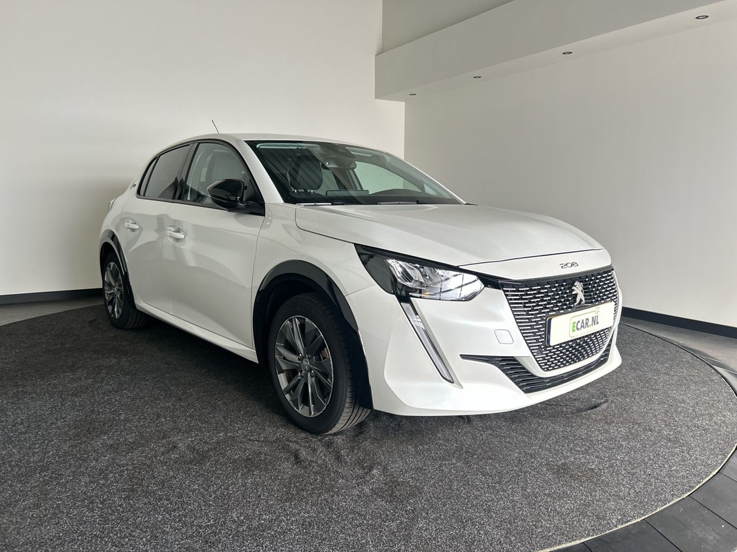 Peugeot e-208