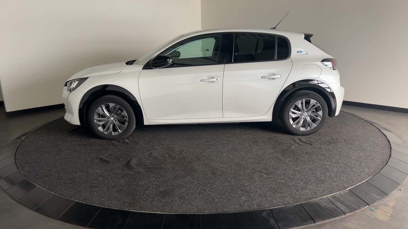 Peugeot e-208