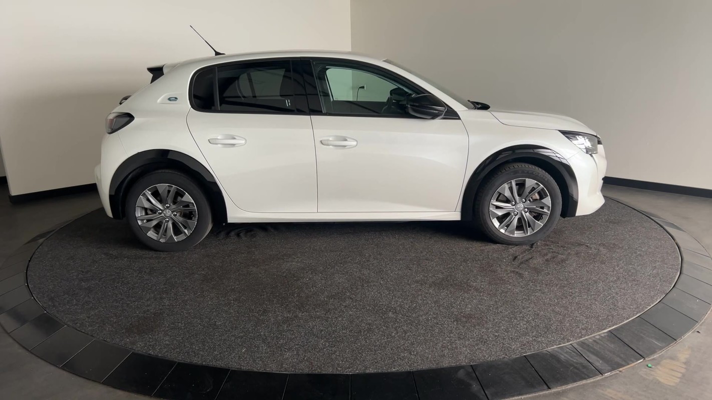 Peugeot e-208