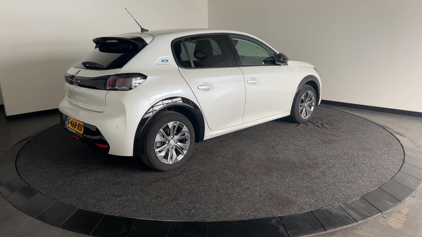 Peugeot e-208