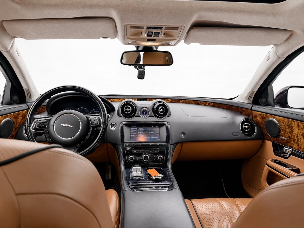Jaguar XJ