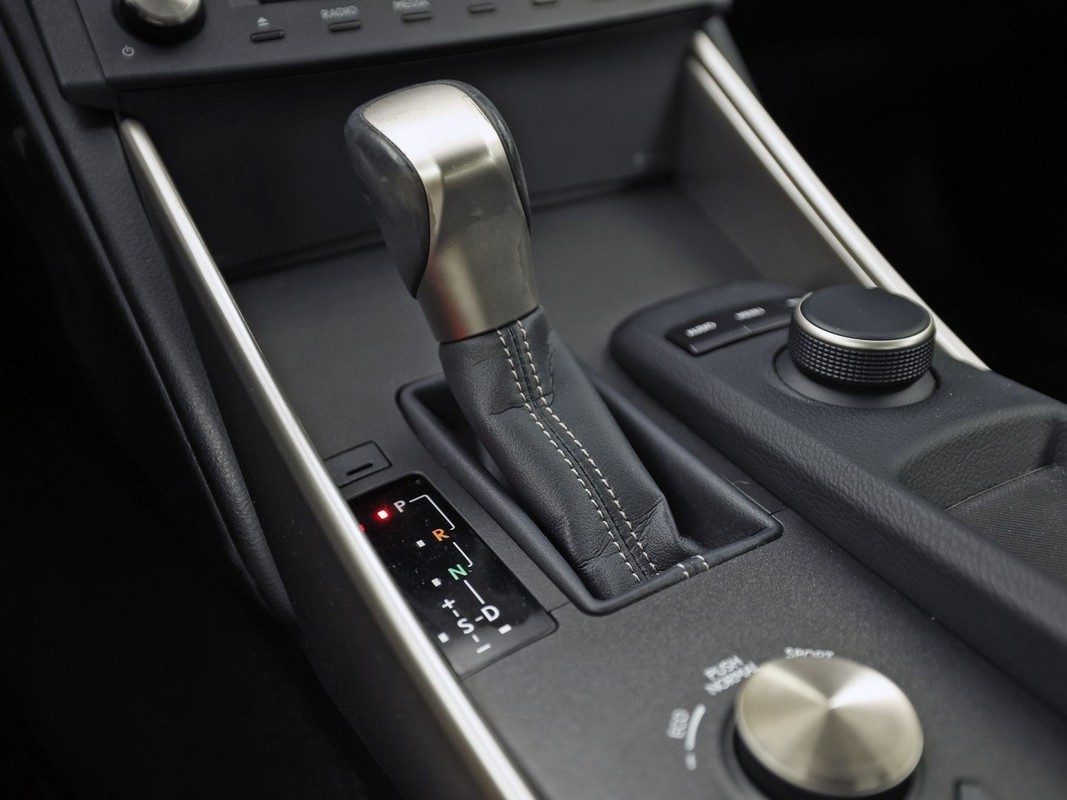 Lexus IS