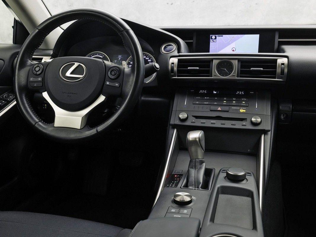 Lexus IS