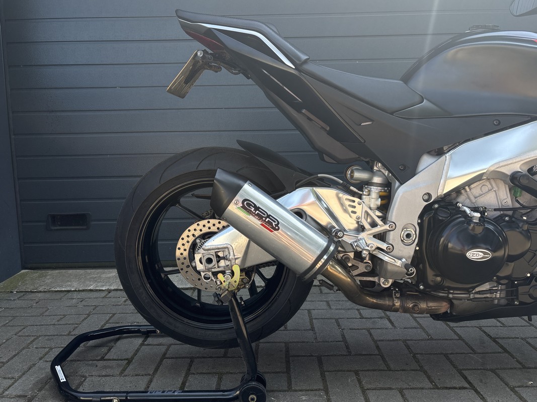 Aprilia Tuono V4
