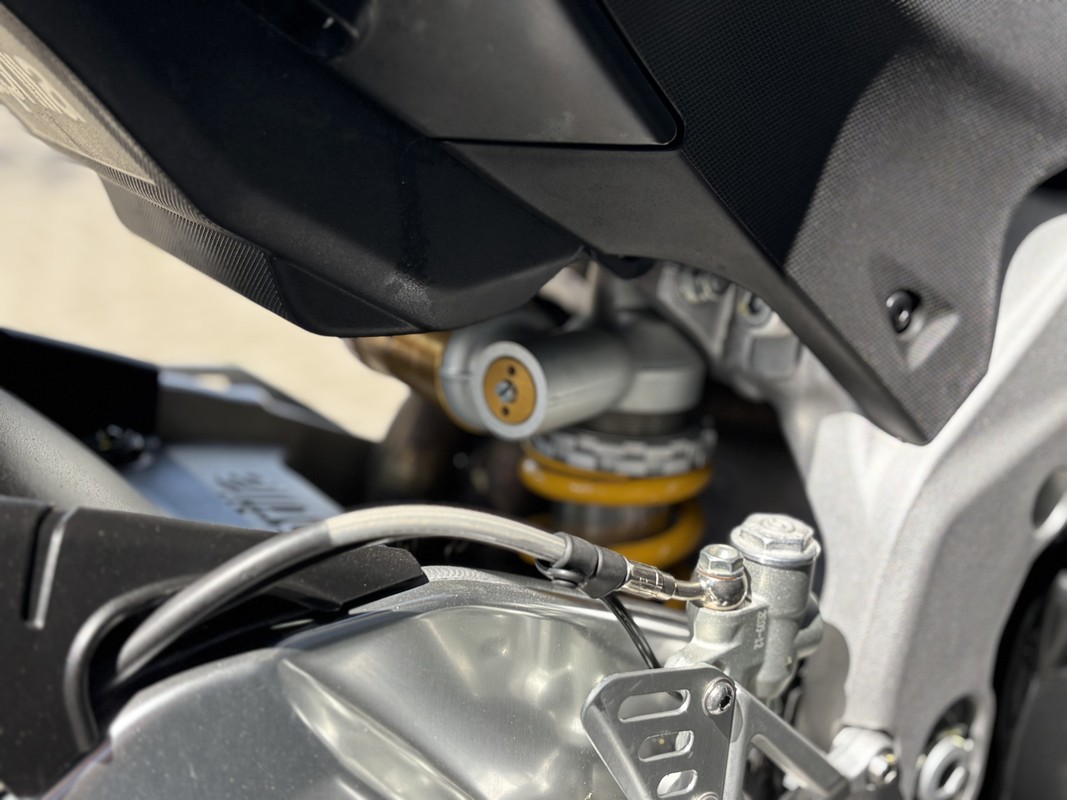 Aprilia Tuono V4