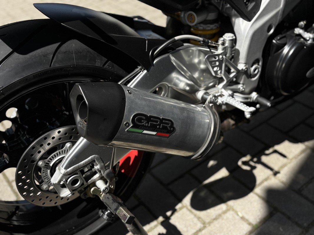 Aprilia Tuono V4