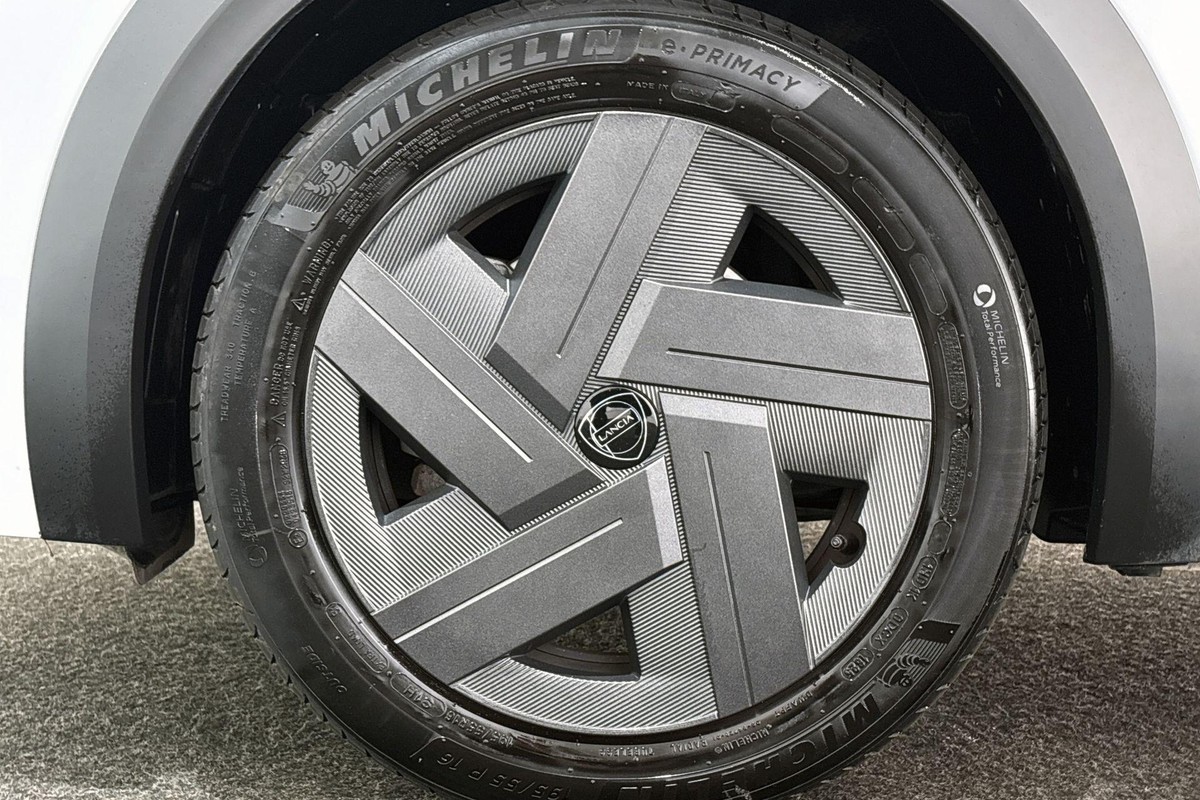Lancia Ypsilon