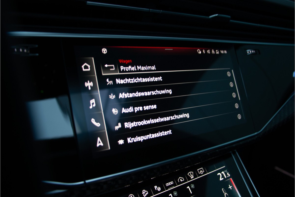 Audi RSQ8