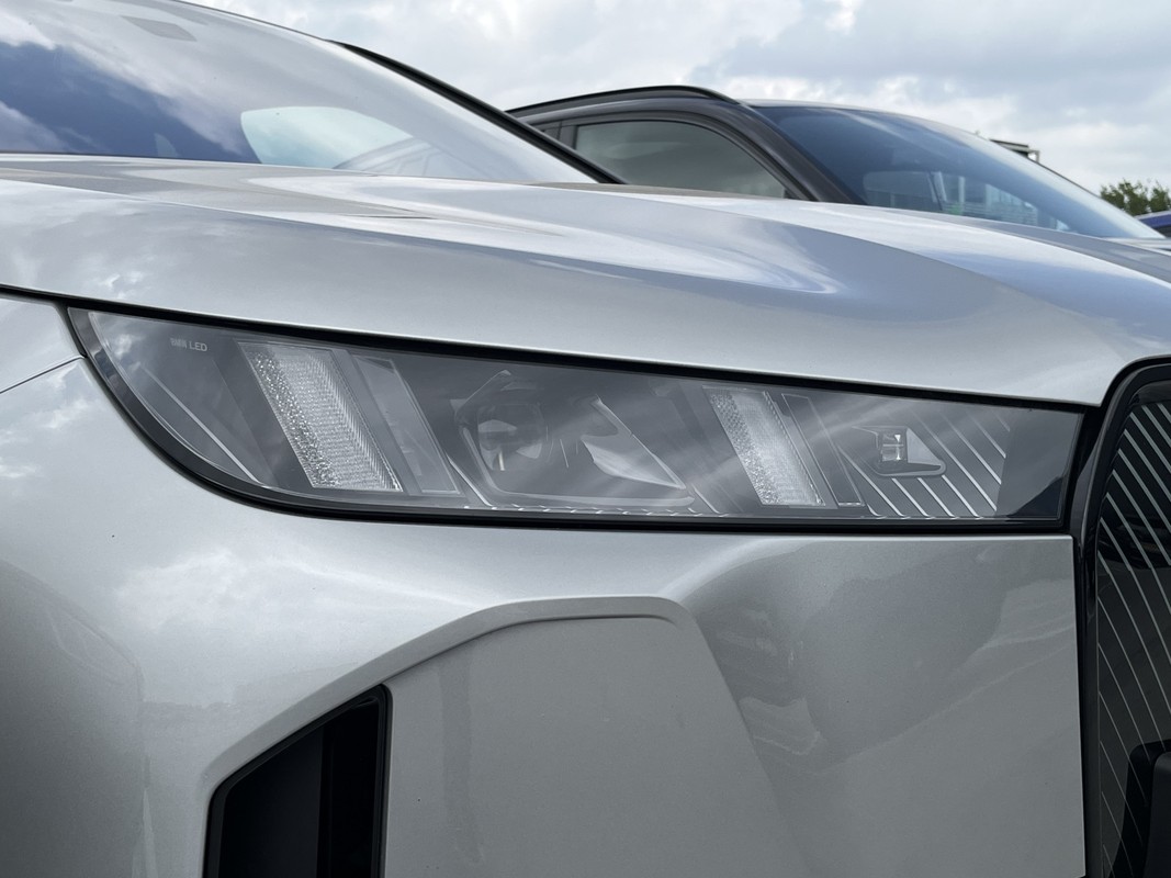 BMW iX