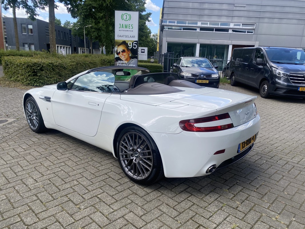 Aston Martin V8 Vantage