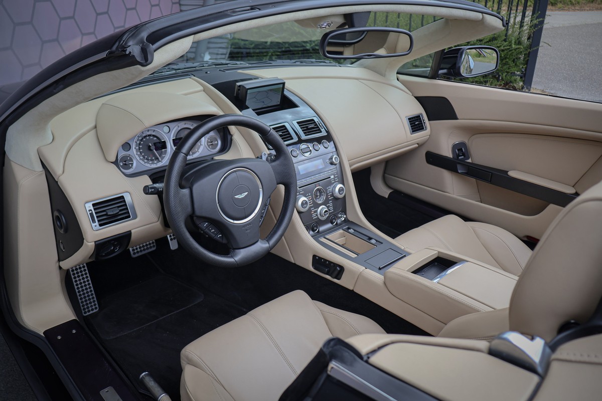 Aston Martin V8 Vantage