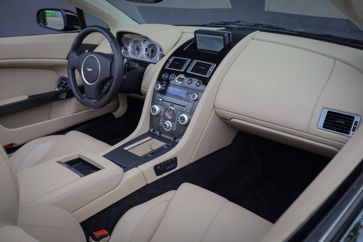 Aston Martin V8 Vantage