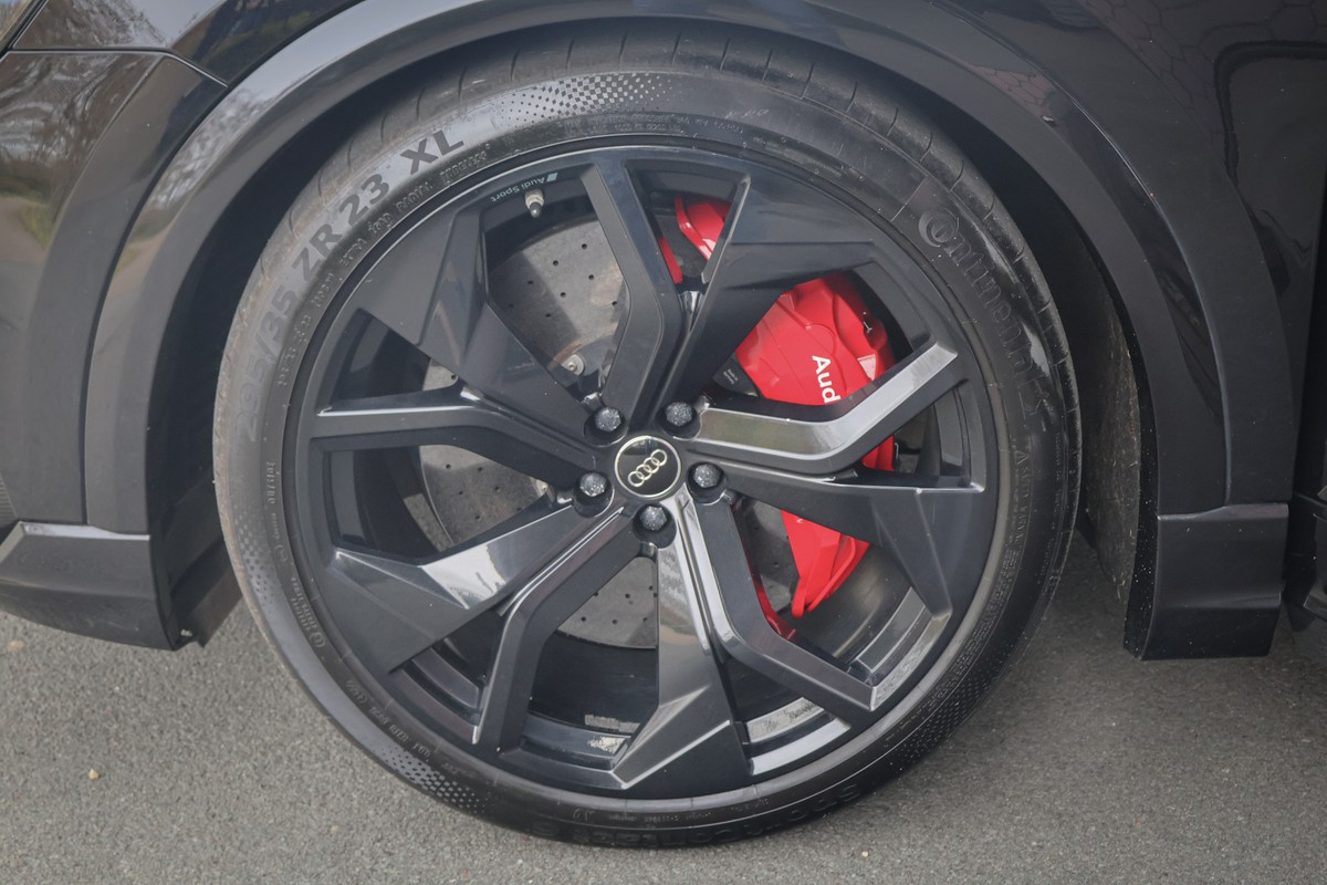 Audi RSQ8