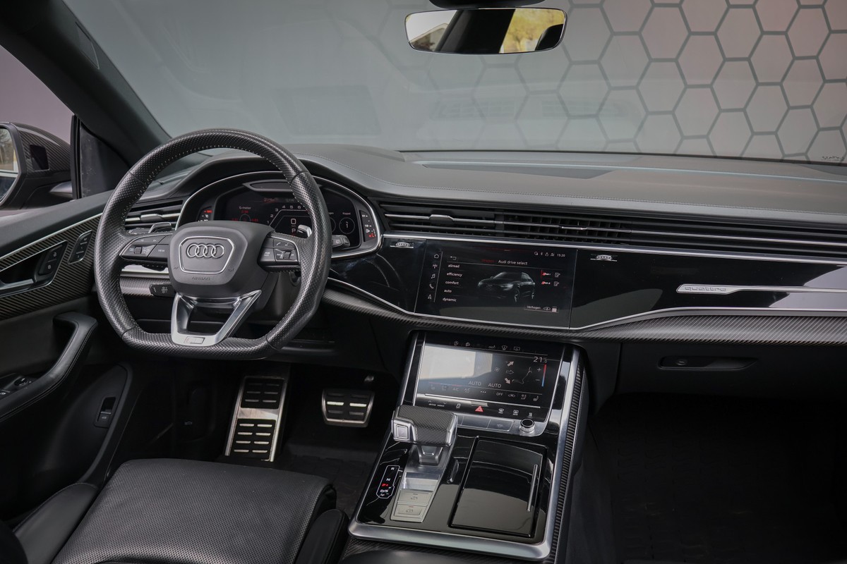 Audi RSQ8