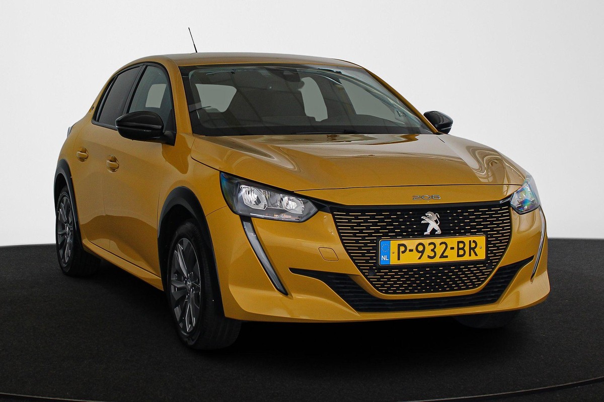 Peugeot e-208