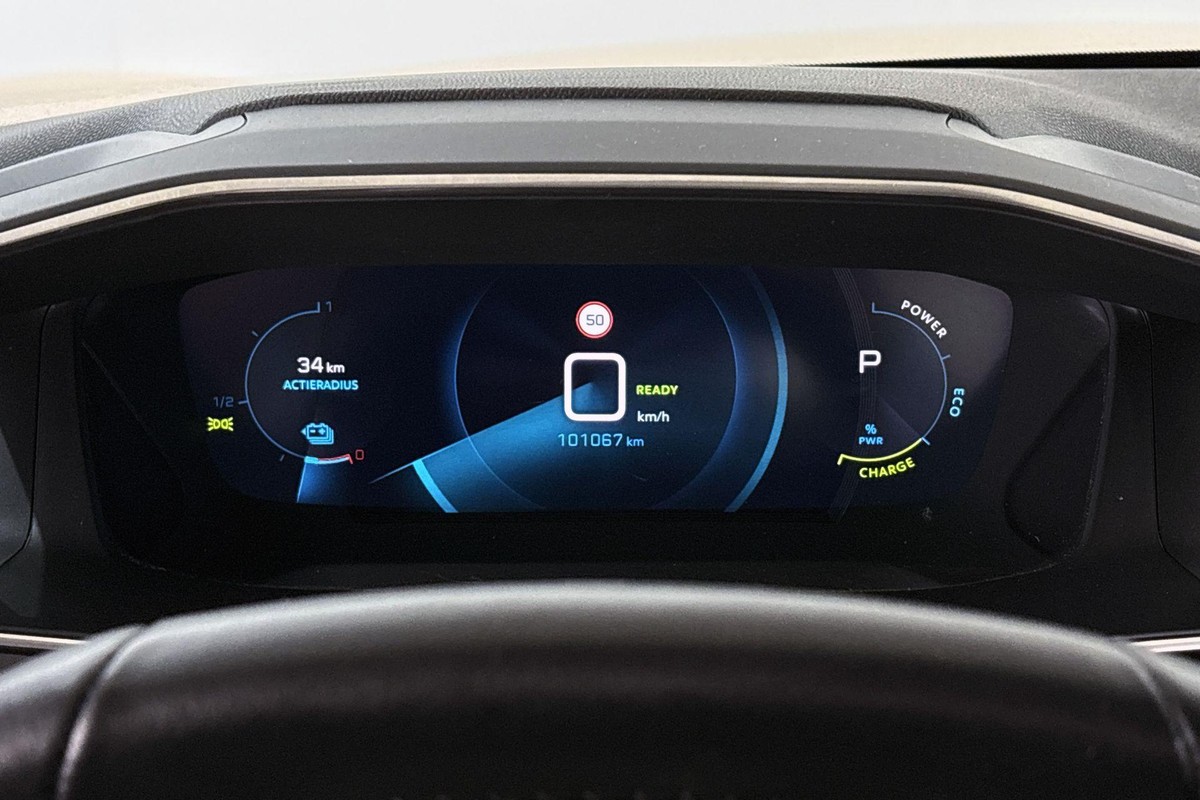 Peugeot e-208
