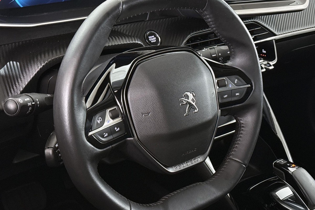 Peugeot e-208