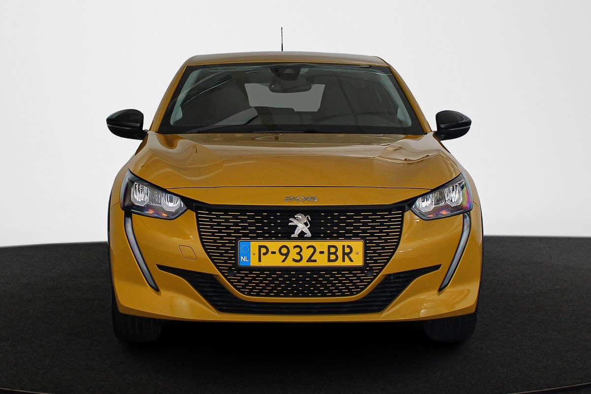 Peugeot e-208