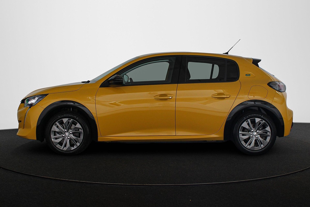 Peugeot e-208