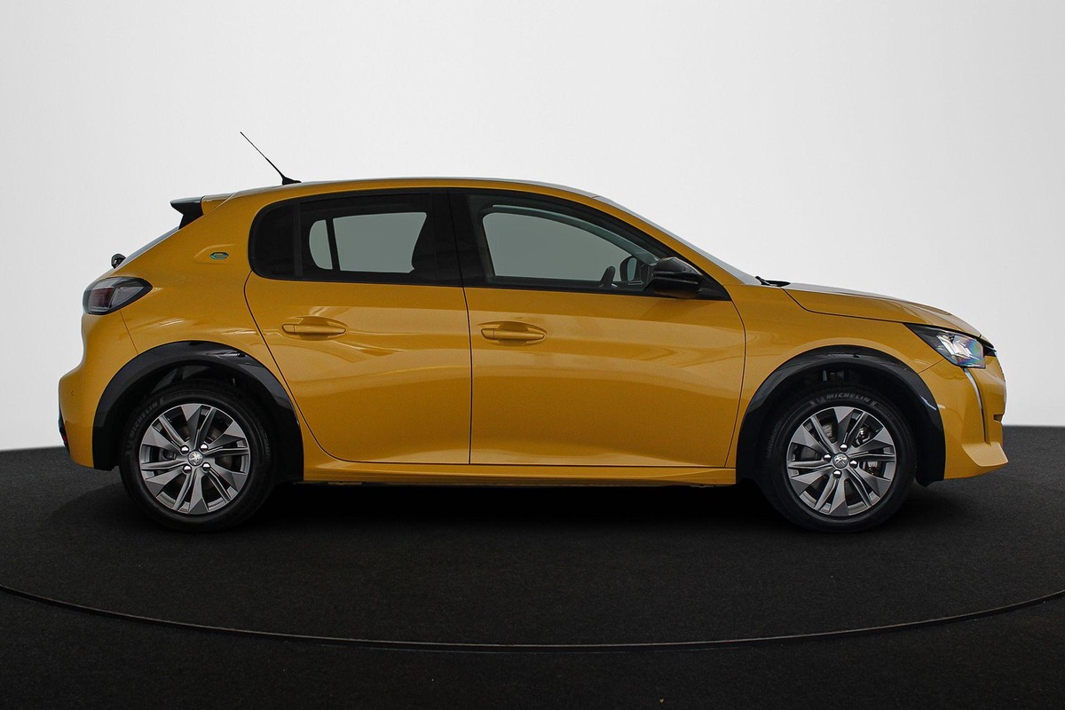 Peugeot e-208