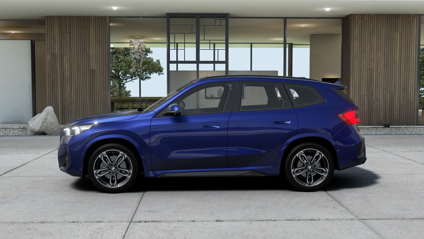 BMW iX1
