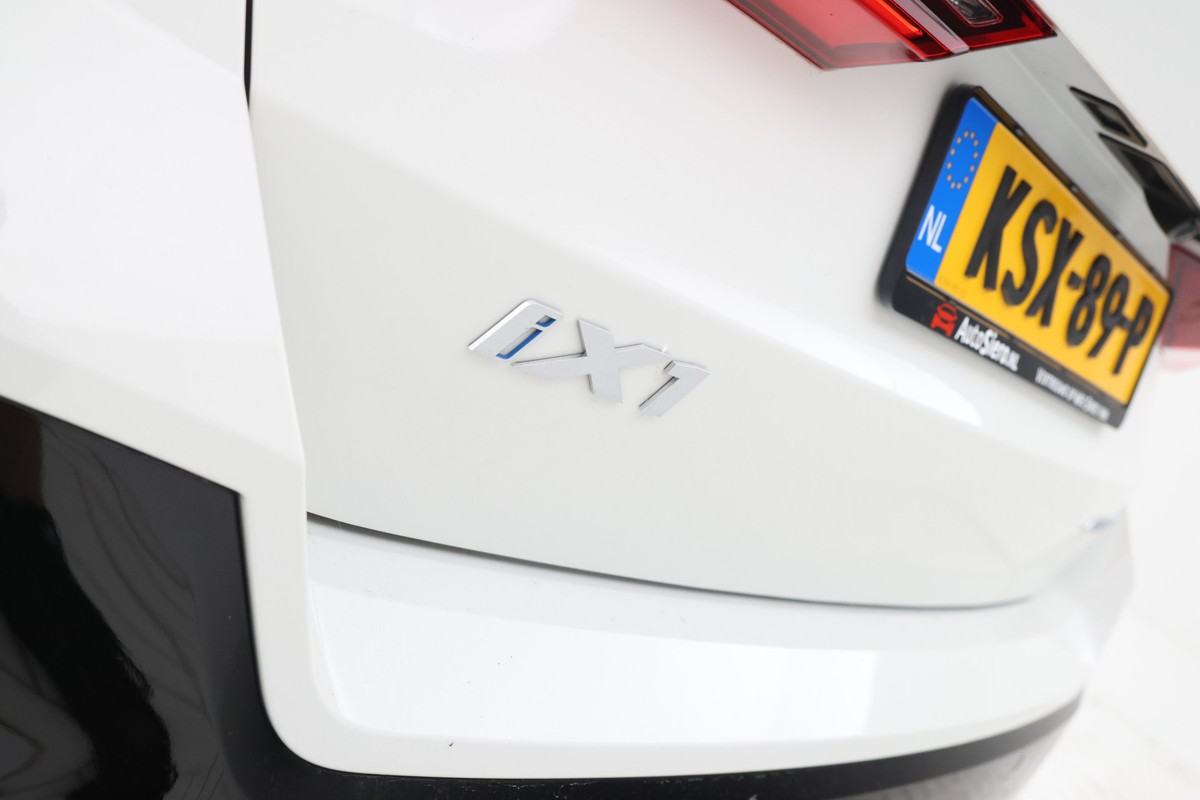 BMW iX1