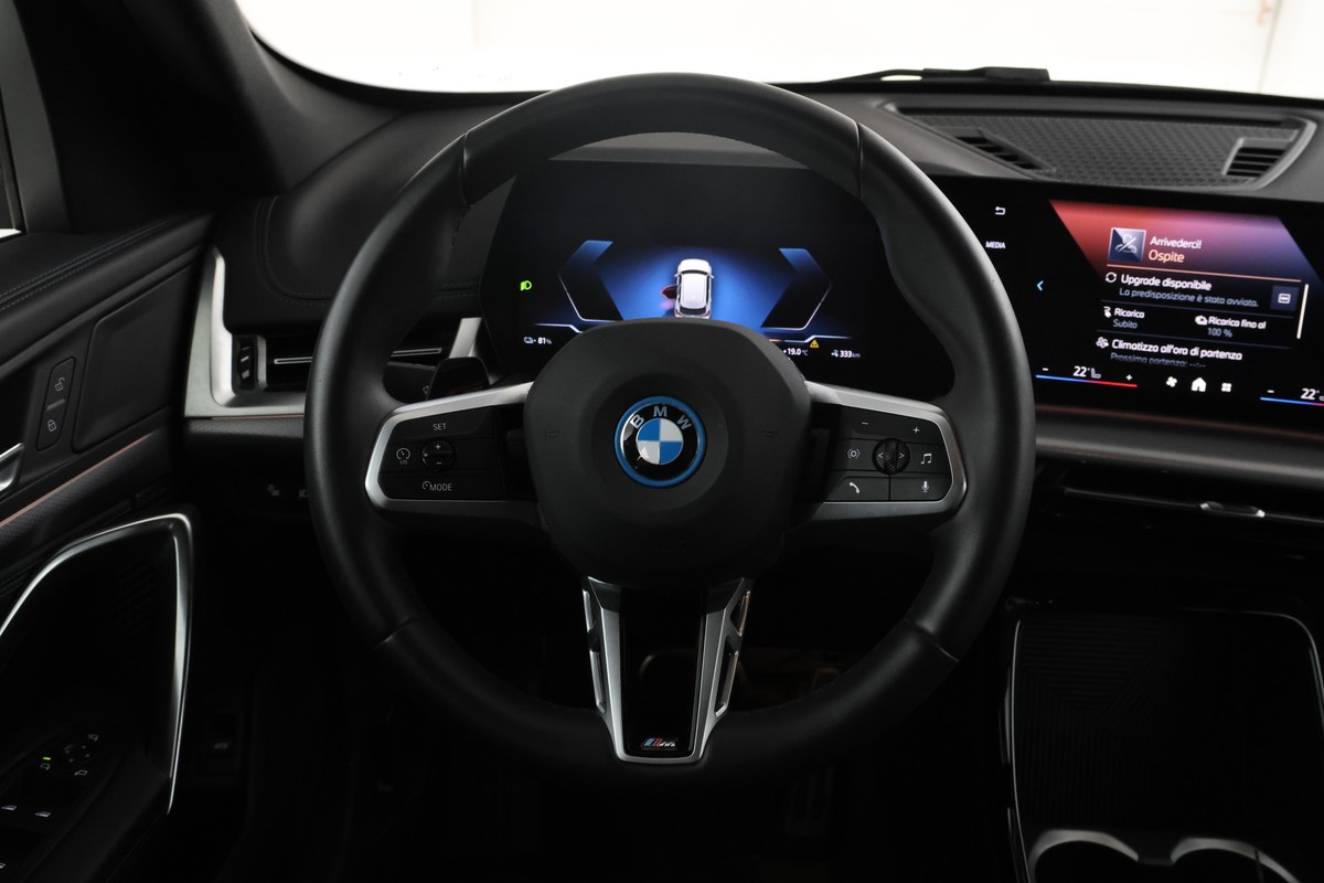 BMW iX1