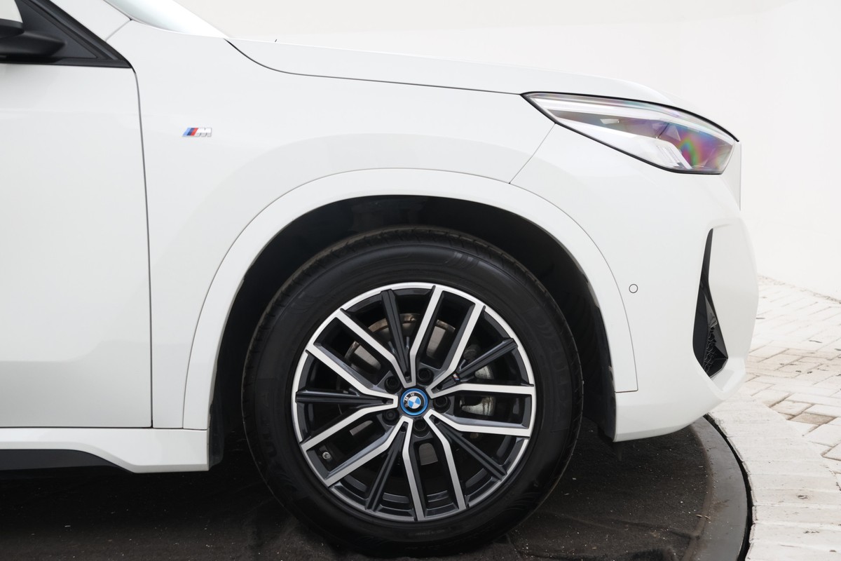BMW iX1