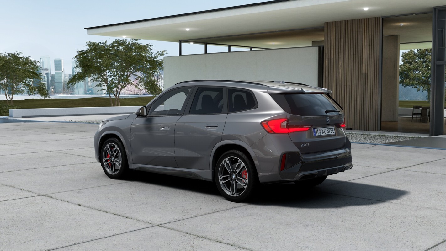 BMW iX1