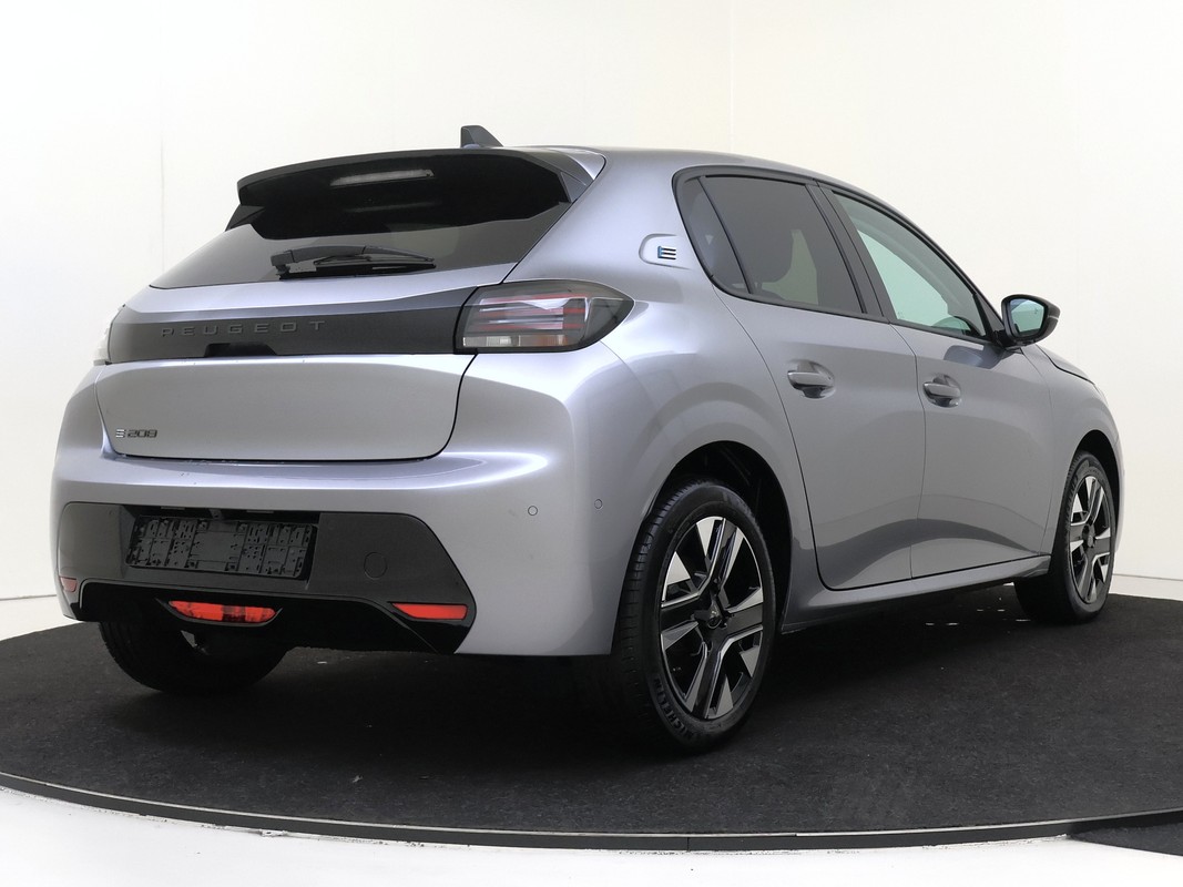 Peugeot e-208