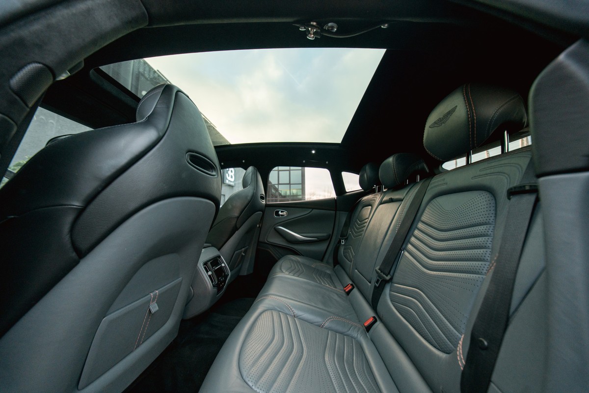 Aston Martin DBX