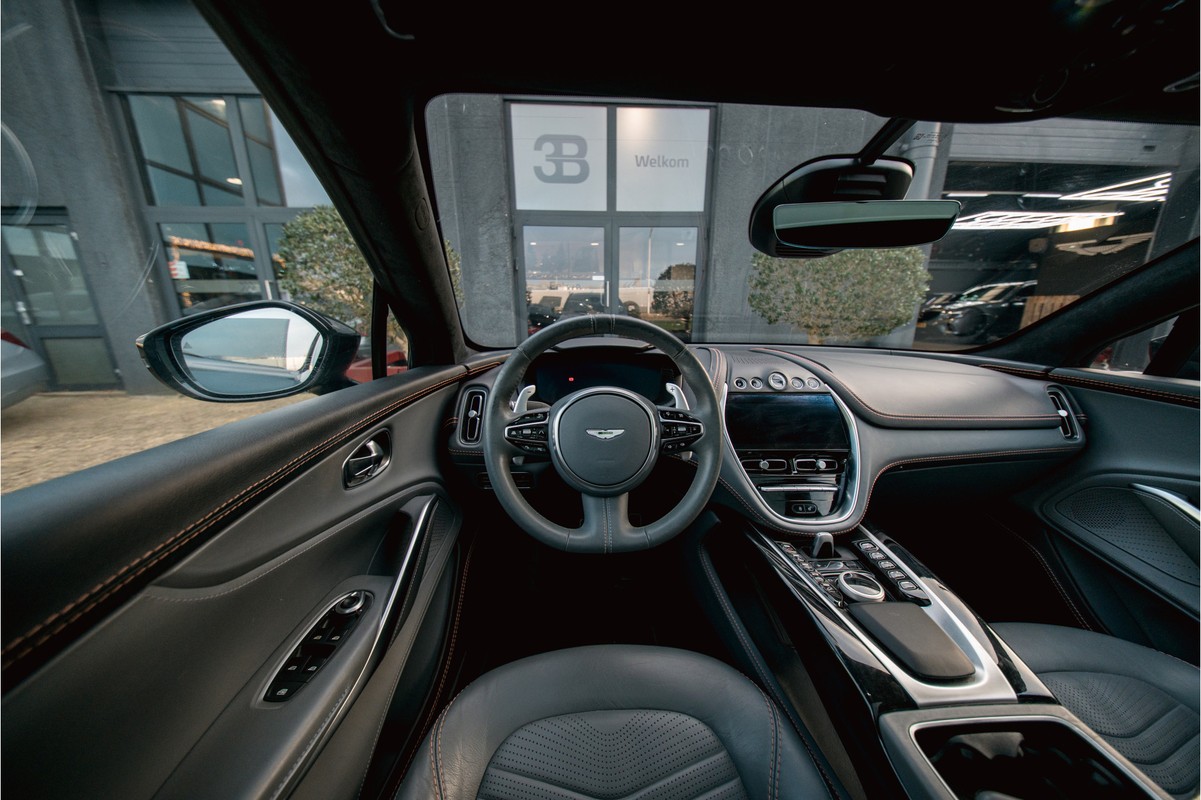 Aston Martin DBX