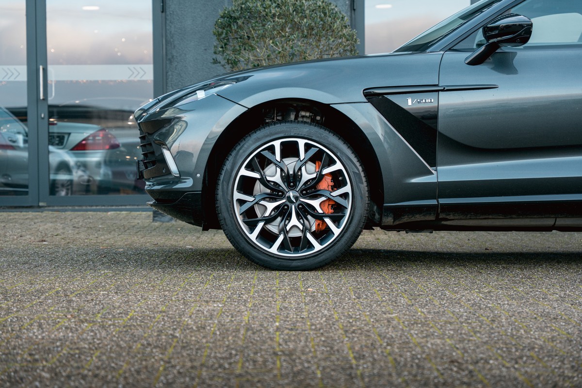 Aston Martin DBX