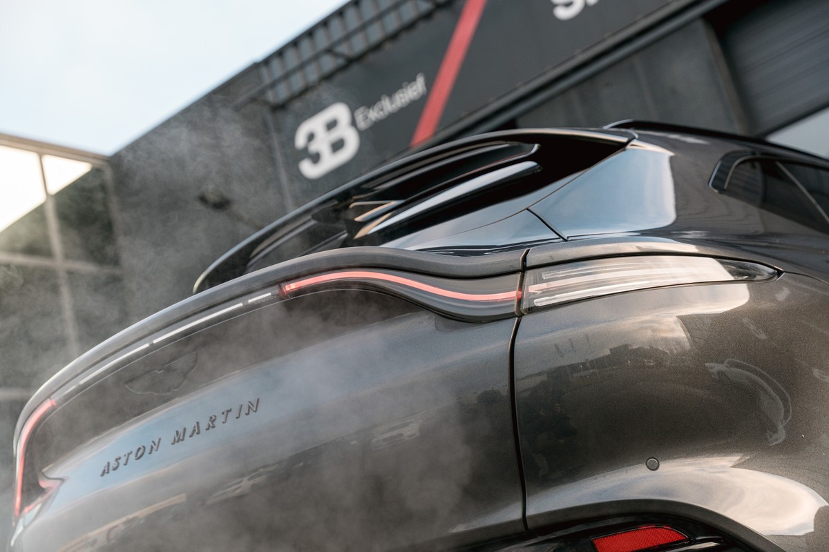 Aston Martin DBX