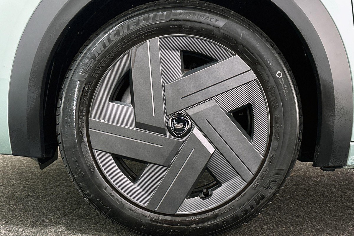 Lancia Ypsilon