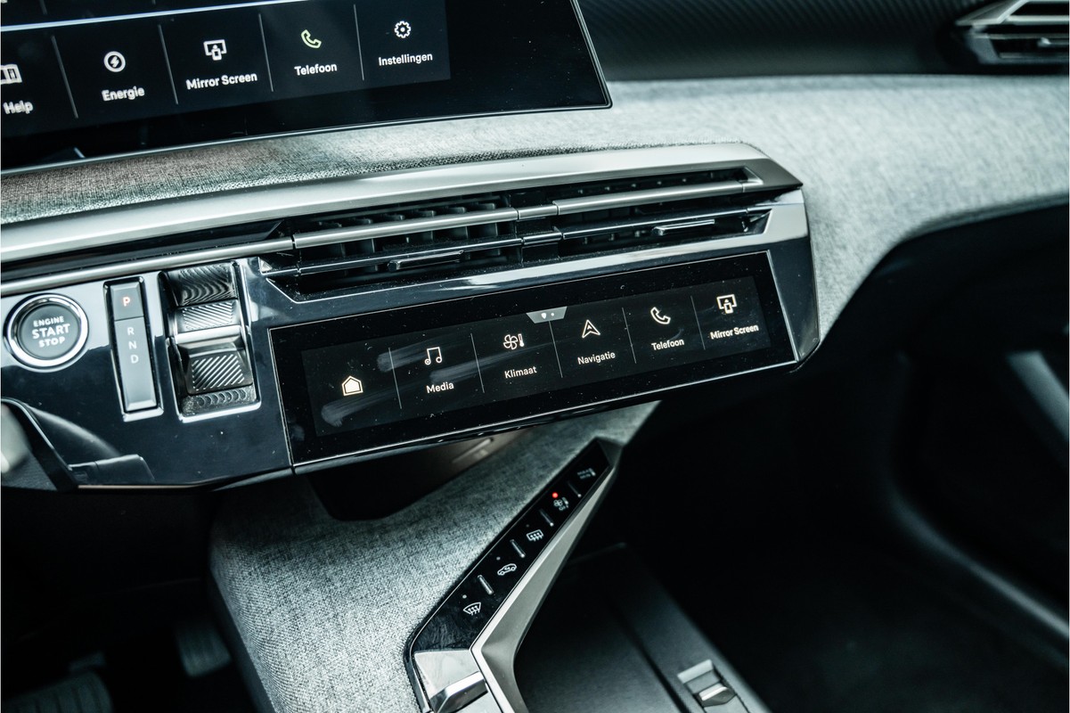 Peugeot e-3008