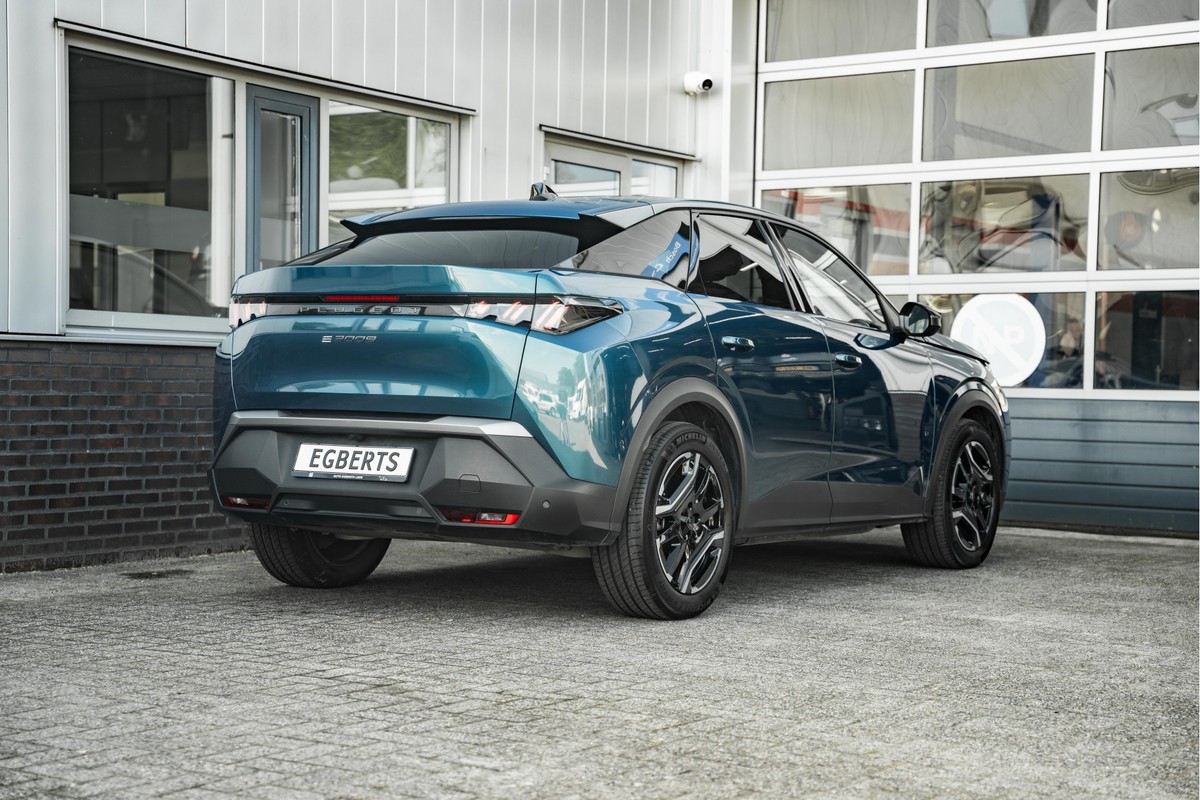 Peugeot e-3008