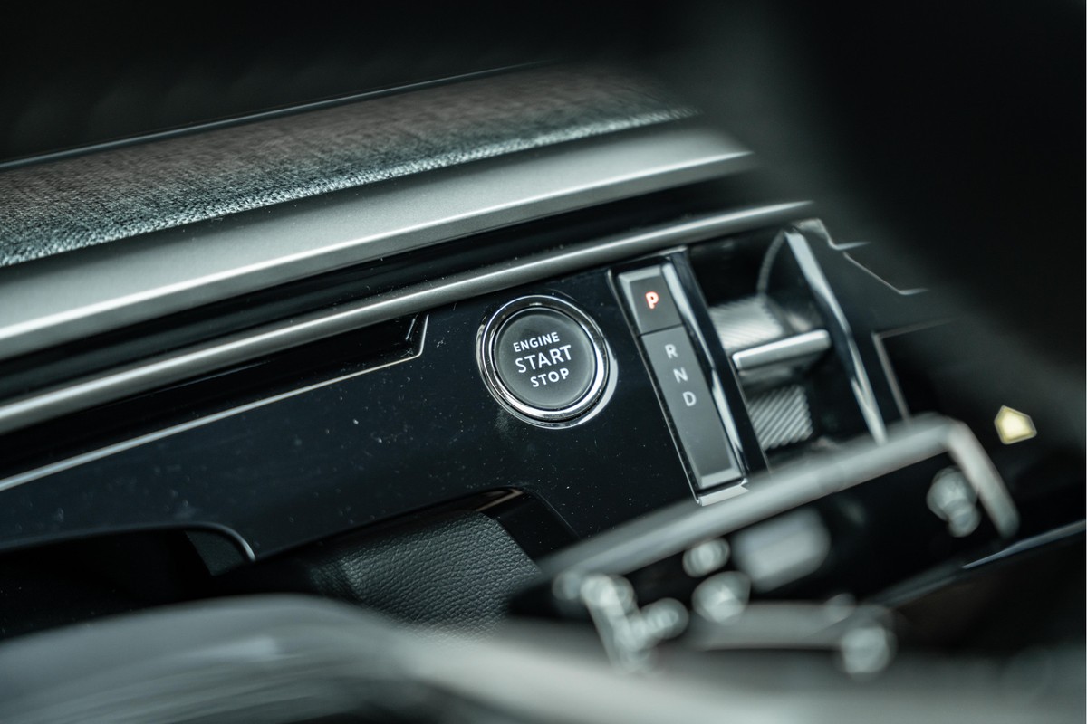 Peugeot e-3008
