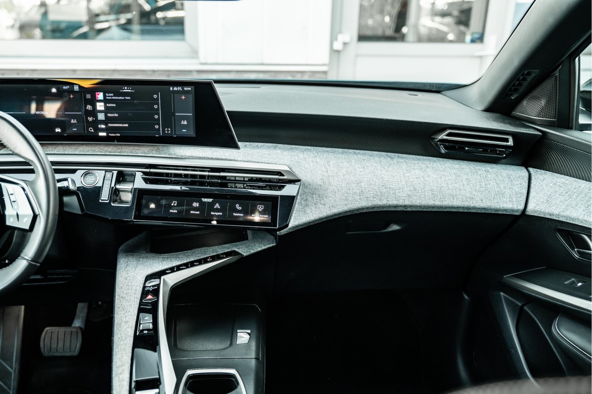 Peugeot e-3008