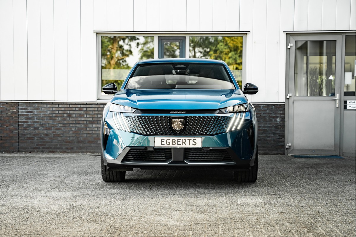 Peugeot e-3008