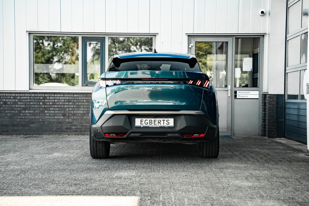 Peugeot e-3008