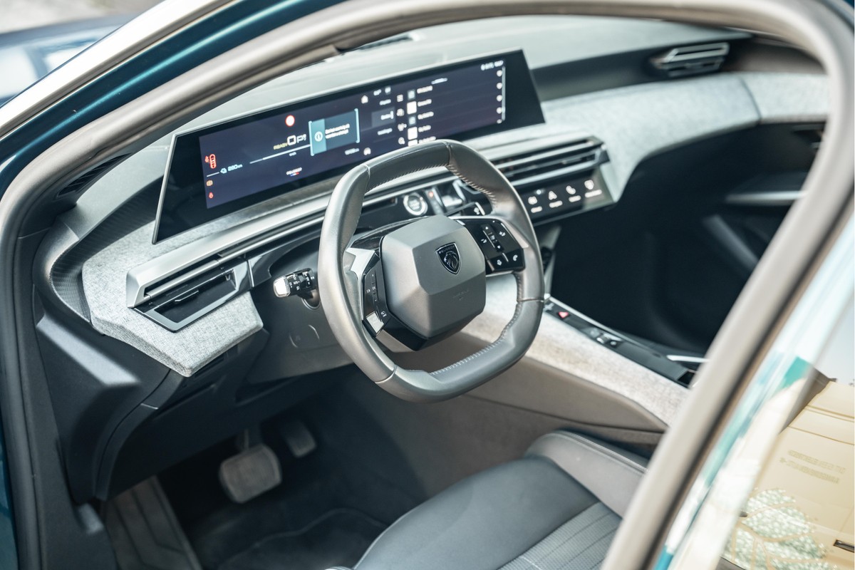 Peugeot e-3008