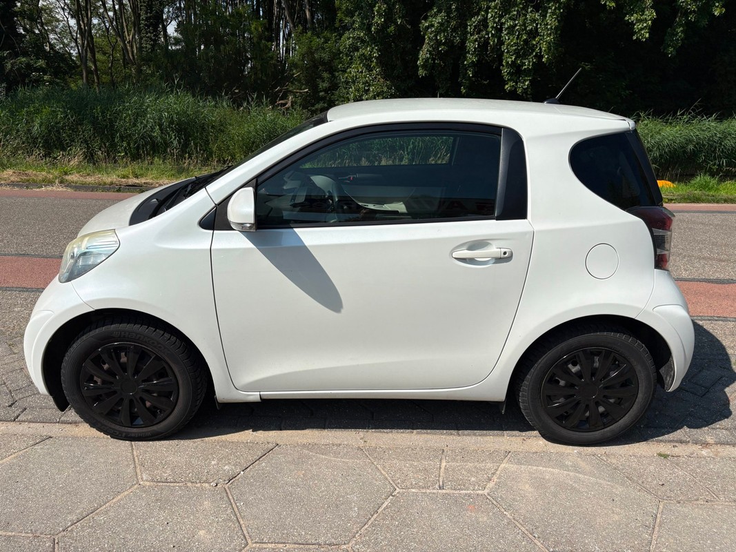 Toyota iQ
