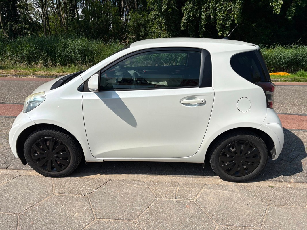 Toyota iQ
